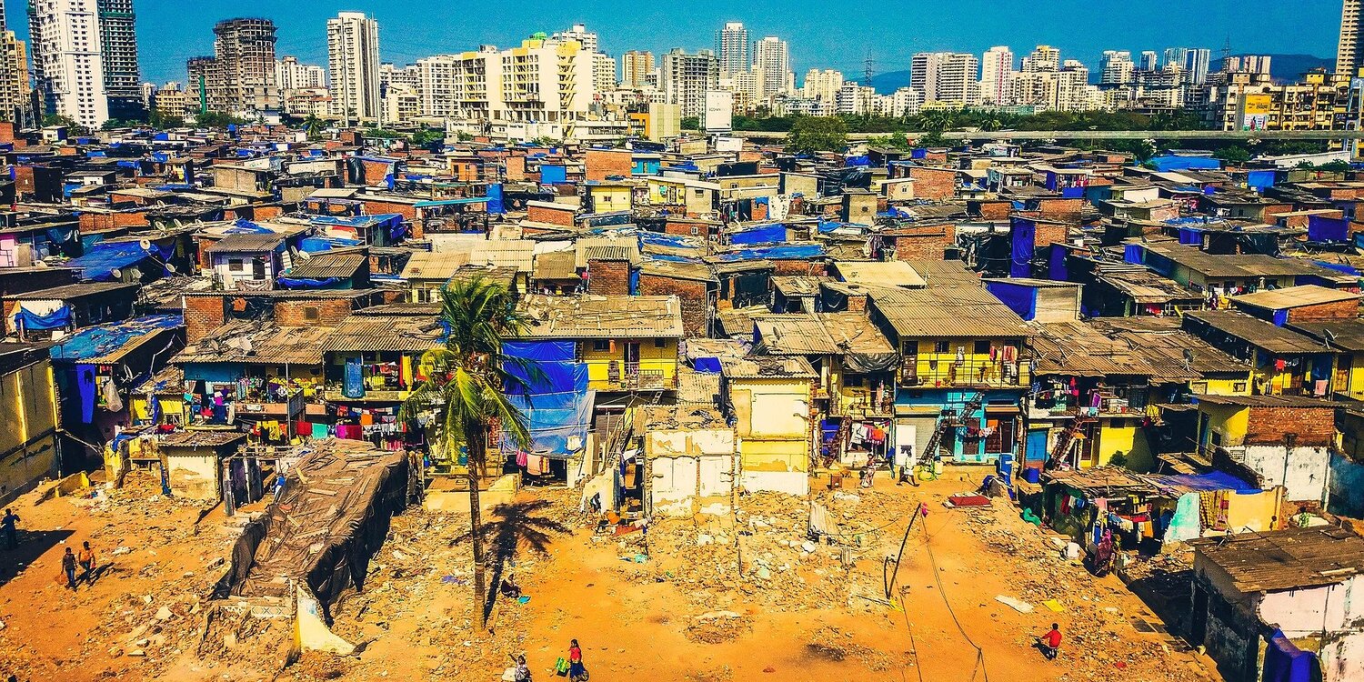 Fotografie aus der Vogelperspektive auf ein Slum in der Nähe von Nairobi, Kenia