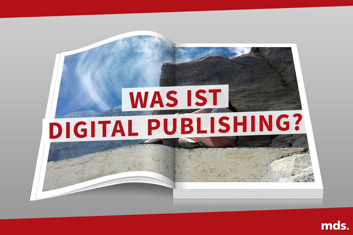 Aufgeschlagener Katalog mit Schriftzug 